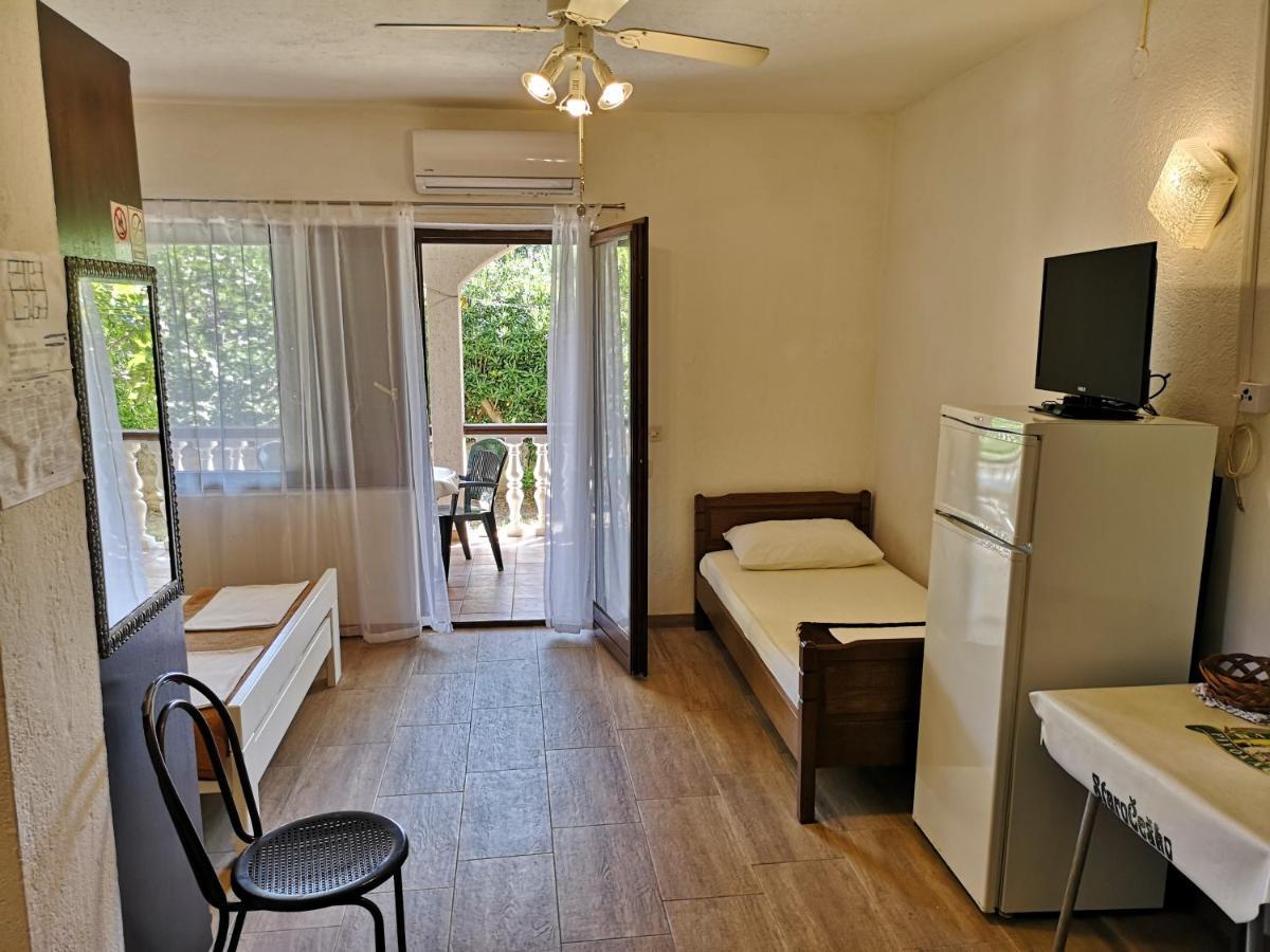 Apartments Mint Povljana - 50M From Sandy Beach المظهر الخارجي الصورة